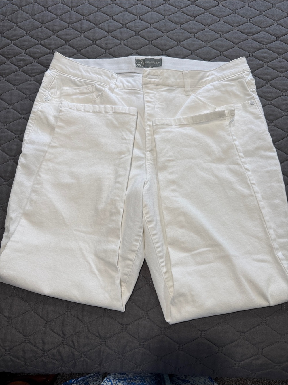 Wit & Wisdom White Cropped Ankle Jeans